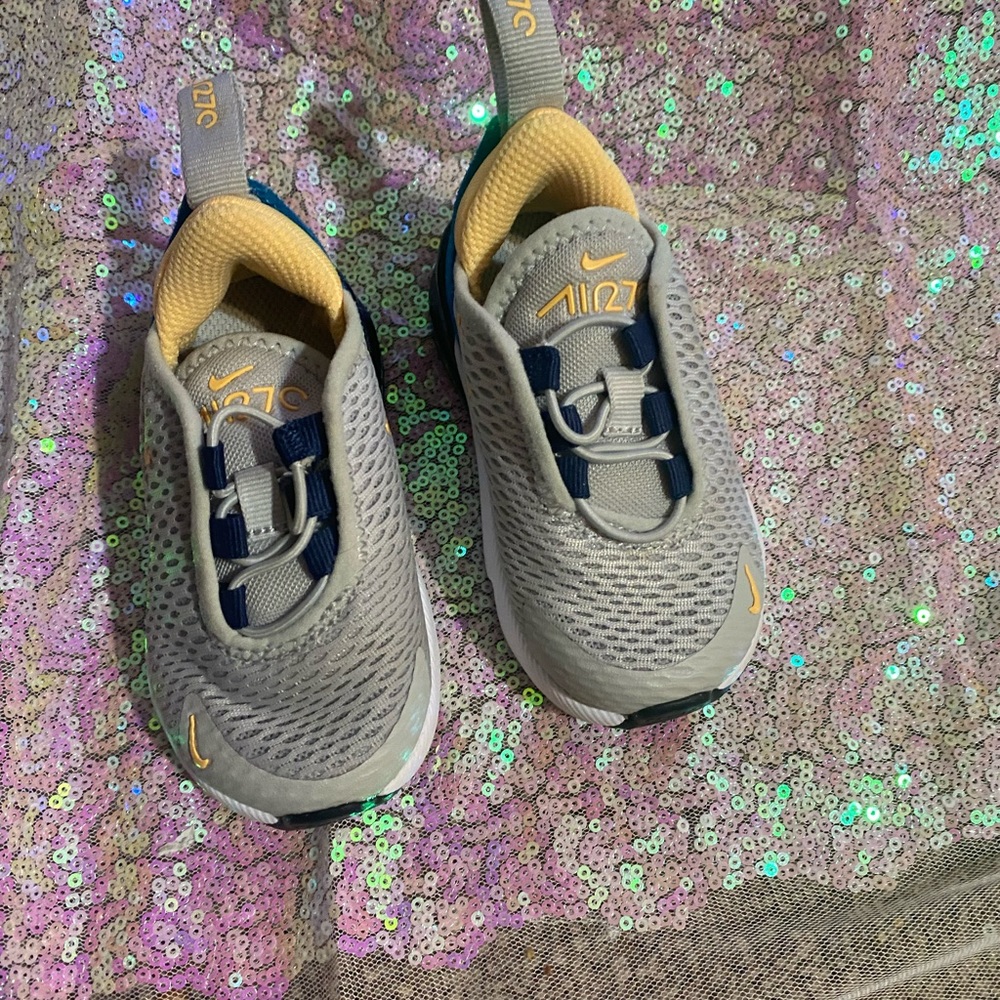Nike 270